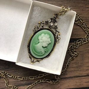 Vintage Style Cameo Pendant Necklace